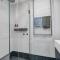 Sol Docklands - Unique 3 Bedroom Loft, Infinity Pool, Gym, Free Parking and Free Trams