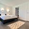 VILLA ARYVE in See-, Strand- und Golfplatznähe inklusive NETFLIX, Bad en Suite und Wohlfühlgarantie