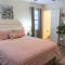 Madronas Cottage B- Fully fenced and pet friendly
