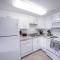208 Fully Furnished 1BR Suite-Prime Location - 斯科茨