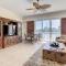 Clearwater Penthouse 5 min Beach walk Heated Pool