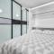 Luxury Downtown Toronto 2 Bedroom Suite with City and Lake Views and Free Parking