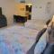 Sea Breeze, Studio 510, Beach steps away!+pool+WiFi - رسكن