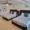 River Delight,Studio109, Beach & Pool steps away + WiFi