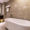 GreenTree Eastern Hotel Shenzhen Pinghu Hua'nan City Hehua Subway Station - Longgang