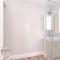 1 bedroom flat in centre of Odiham- free parking