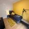 Stylish townhouse-Sleeps 9-Free parking