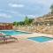 Baymont Inn & Suites by Wyndham Glen Rose - Glen Rose