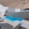 Villa Mediterranea Apartments - Seaview, Pool & Garden