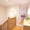 Luxurious apartment, 180° beach views & parking