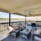 Spacious San Jacinto River Home with Waterfront Deck - 休斯顿