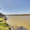 Spacious San Jacinto River Home with Waterfront Deck - 休斯顿
