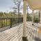 Spacious San Jacinto River Home with Waterfront Deck - 休斯顿