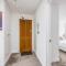 Pass the Keys Stylish Flat Close To Beach