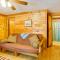 Cozy Interlochen Cabin with Dock 1 Mi to Green Lake