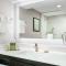 DoubleTree by Hilton Orlando Airport Hotel