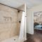 Accessible 3BR Home Sleeps 12, Pet-Friendly, Near Lake Conroe