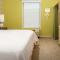 Home2 Suites by Hilton Louisville East Hurstbourne - Луїсвілл