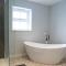 Field View- Amazing 5 bed, Great for contractors and families