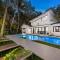 Coconut Grove Villa with heated Pool sleeps 12 - Miami