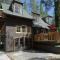 Hobbit House - Charming In Town