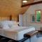 Hobbit House - Charming In Town