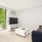 The Crows Nest Spacious Studio with Balcony
