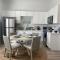 New! Stylish 1900s Renovated Duplex Apartment Building Near Forsyth & River St - سافانا