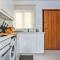 Hidden Gem: 2BR Artistic Retreat in Glyfada Center - Atény