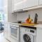 Hidden Gem: 2BR Artistic Retreat in Glyfada Center - Atény