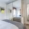 Hidden Gem: 2BR Artistic Retreat in Glyfada Center - Atény