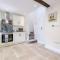 Unique 1-bed cottage in Beeston by 53 Degrees Property, ideal for Couples & Friends, Great Location - Sleeps 2 - Beeston