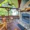 Mineral Bluff Bear Ridge Cabin with Hot Tub!