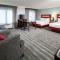 Hampton Inn & Suites St. Louis at Forest Park
