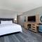 Hampton Inn & Suites Watertown Boston, Ma