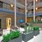 Embassy Suites by Hilton Denver Central Park - Денвер