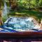 Southwoods Mountain Estate -private mansion, pool, hottub+ 15 acres