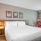 Hilton Garden Inn Boston Logan Airport - Бостон