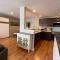 Great Location! Downtown WP with Hot Tub! Sleeps 6!