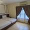 Serene Holiday Chalet with pool in a quiet enclave - Kampong Alor Gajah