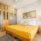 Oceanview Living Space & Balcony with FiberOptic WiFi!