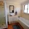 Shallow Pig Cottage - Parys