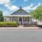 Spacious Downtown Jackson Retreat- Historic Hangout