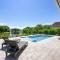 Mini Golf Course*Heated Saltwater Pool*Lakeview!