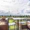 One bedroom luxury apartment (Gym, Wifi, Parking, Rooftop Deck)