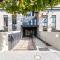 3BR w/ Free Parking - Walk to Chadstone!