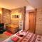 Chalet with Ski Slope Views, Jacuzzi & Cinema Room - Vars