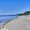 Whidbey Island Oasis Walk to Beach, Hot Tub, View