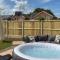 Field Lodge Canterbury with Private Parking and Hot Tub