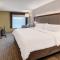 Holiday Inn Express & Suites West Long Branch - Eatontown, an IHG Hotel - West Long Branch